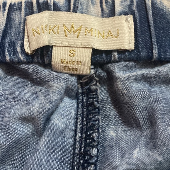 Shorts - Picture 3 of 7